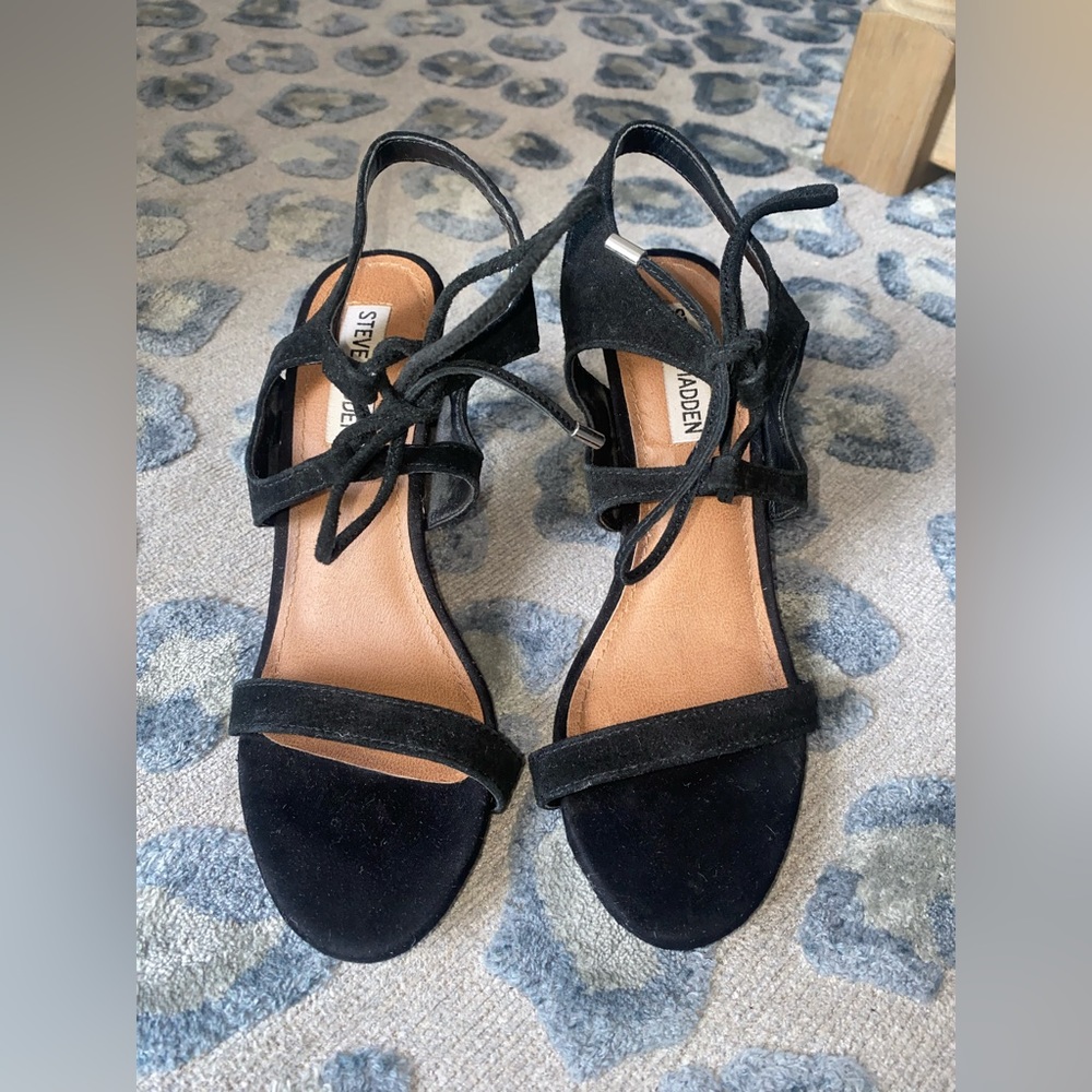 Steve Madden black strappy ankle sandal
